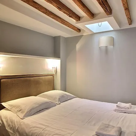 Passage Sainte Anne Apartment *